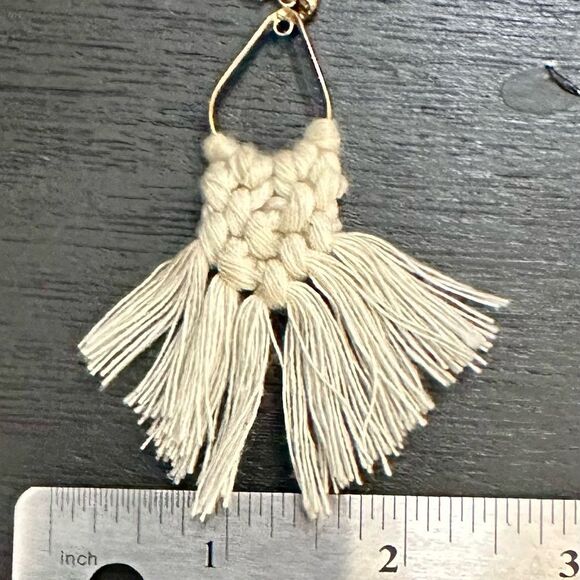 Handcrafted Cream Macramé Earrings - Picture 4 of 4